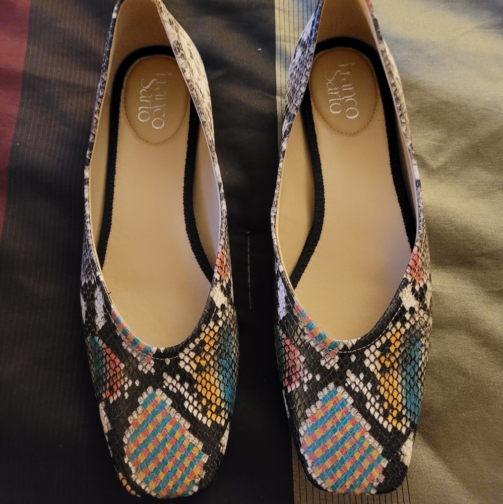 Animal print flats and matching purse.